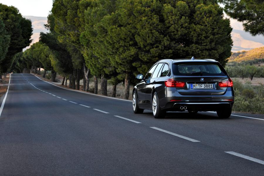  BMW 330d Touring Modern Line 2012 года  (фото 18 из 31)